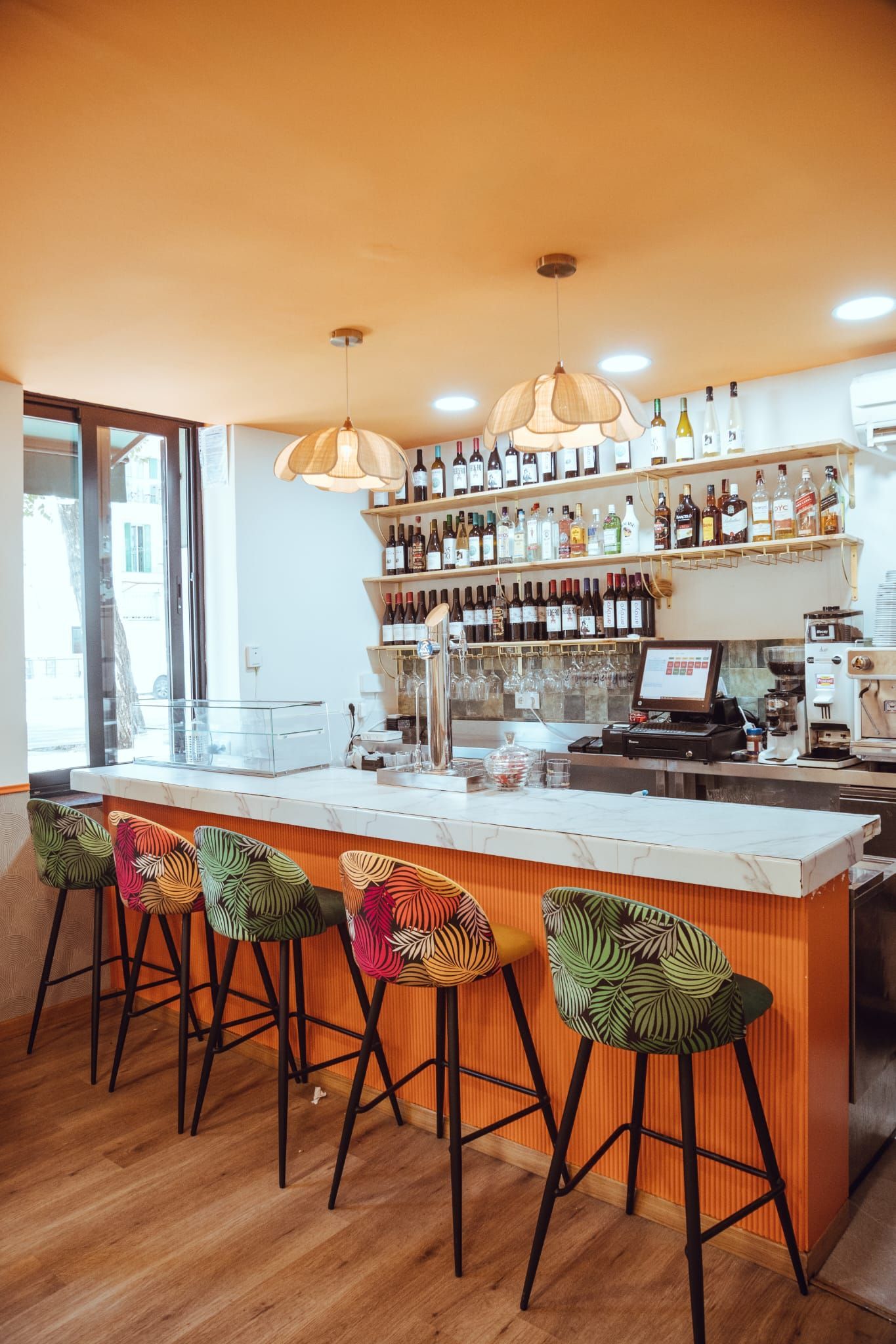 Barra de Duo Restaurante con su selección de vinos