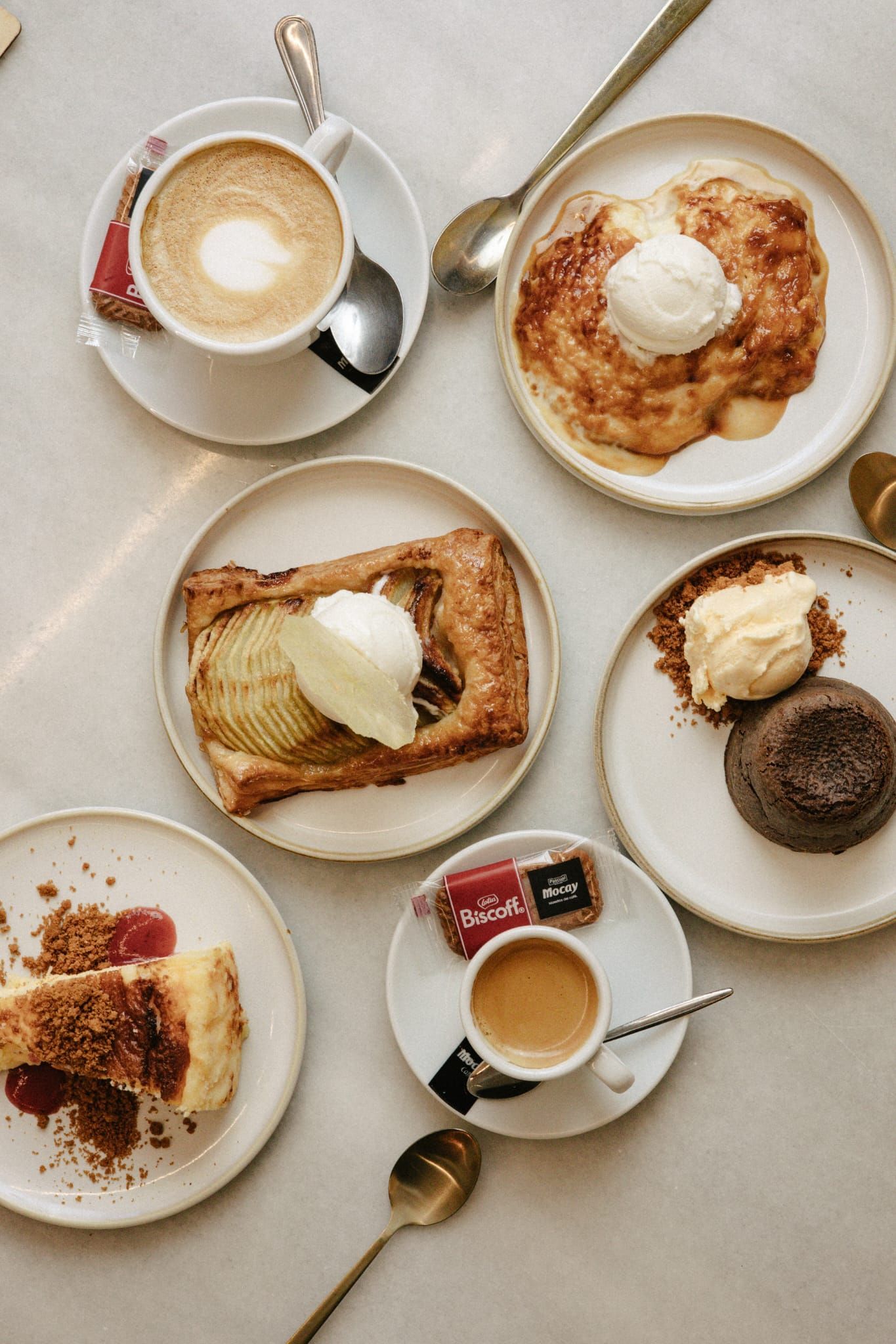 Postres caseros y café para terminar el cocido